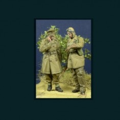 1/35 WWII British Expeditionary Force Officer & Dispatch Rider in France 1940 (2 figures)