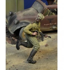 1/35 Soviet Trooper Running With PPS-43, Berlin 45