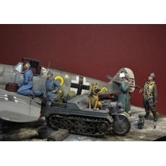 1/35 "Franz Stigler & Company" Luftwaffe Big set (4 figures w/acc. & dog)