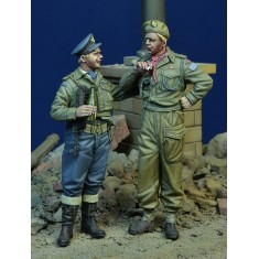 1/35 WWII Canadian Pilot & NCO (2 figures)