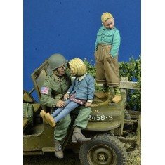 1/35 US Paratrooper with Kids 1944-45