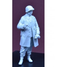 1/35 US Paratrooper NCO in Raincoat 1944-45