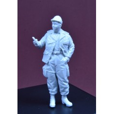 1/35 US Paratrooper Giving Chocolate bar 1944-45