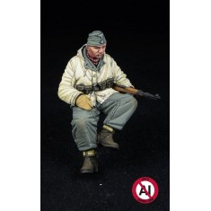 1/35 German Soldier Sitting Winter 1943-45