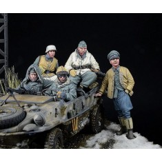 1/35 Kharkov 1943 Fritz Witt and German Schwimmwagen Crews for Tamiya (5 figures)