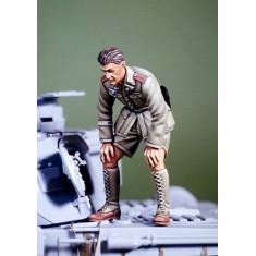1/35 WWII DAK Panzer Crew Inspecting