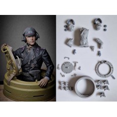 1/10 sPZ.ABT. 502 Commander Bust with Tiger I Early Turret