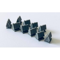 1/35 German 20L Triangular Cans (10pcs)