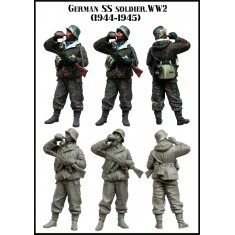 1/35 WWII German SS Soldier 1944-1945 - Drinking from Bottle (1 figure)