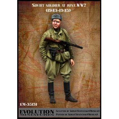 1/35 WWII Soviet Soldier at Rest 1943-1945 (1 Figure)
