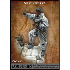 1/35 Soviet Tank Crew and Scout #3