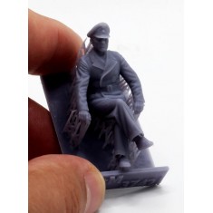 1/35 German Commander