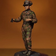 1/35 German SS Tank Officer Summer Outfit