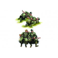 1/35 German Infantry "Taking A Rest"