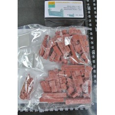 1/32, 1/35 Brick Wall w/Loose Bricks/Plates (4 Elements + Pillars)