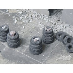 28mm Scale Barrier Of Old Tires w/Accessories
