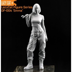 1/24 Modern/Fantasy ''Emma'' Female Casual Top Cargo Pants Tool Over Shoulder Pose