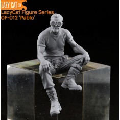 1/24 Modern/Fantasy ''Pablo'' Seated Mechanic with Goggles