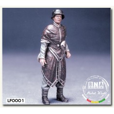 1/35 WWII German Infantry Poncho Clad 