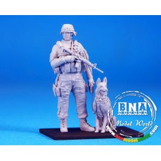 1/35 US Military Working Dog K9 with the Handler