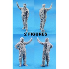 1/32 WWII US Bomber Pilot & Crew on the Ground (2 figures)