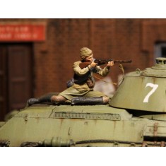 1/35 Soviet Red Army Female Soldier with Rifle 1941-42