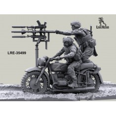 1/35 Russian Frontline Motorcycle with AA Mount, Driver and Shooter Figures