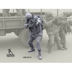 1/35 Russian Internal Troops - PKM Shooting From Hands, SsH-93 Helmet Version