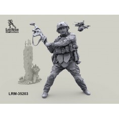 1/35 Russian Soldier Hits The FPV Drone