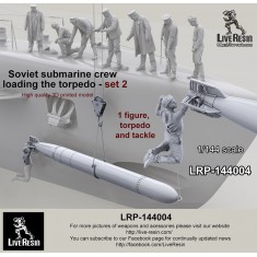 1/144 Soviet Submarine Crew Loading the Torpedo set #2 (1 figure, torpedo and tackle)
