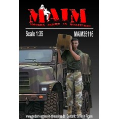 1/35 Modern European Soldier (Carrying a Box) Set #1 (1 figure)