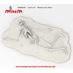 1/35 Skeleton with Base