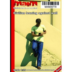 1/35 Civilian Leaning Against Wall