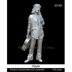 1/35 Hippie Man Walking Figure (1 Figure)