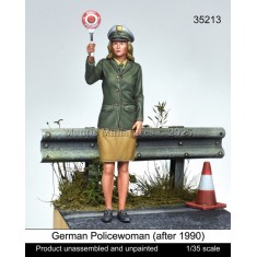 1/35 German Policewoman after 1990 (1 Figure)