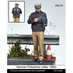 1/35 German Policeman after 1990 (1 Figure)
