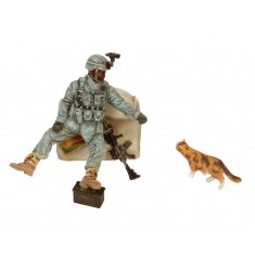 1/35 American Soldier with Cat (figure + base)