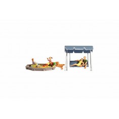 N Scale Parents & Children Assembled and Painted Miniatures