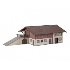 N Scale Farmhouse w/Driveway