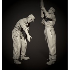 1/35 Waffen-SS Tanker Loading Ammo Set (2 figures)