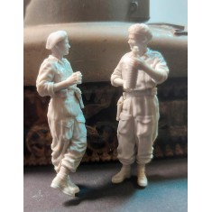 1/35 British Tankers in Normandy set (2 figures)