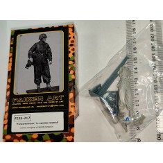 1/35 Panzerknacker In Cammo Coverall No.1