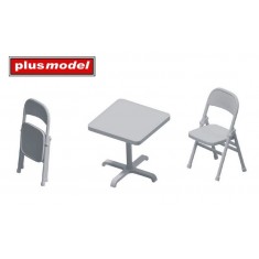 1/35 Folding Chairs (2 unfolded, 2 folded) and Square Table (1pc)
