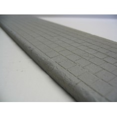 1/35 Sidewalk with Square Tiles (Size: 28.5x6.7cm)