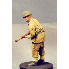 1/35 Battle Weary Airborne Soldier with Rifle (1 figure)