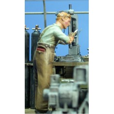1/35 Mechanic in Braces (1 figure)