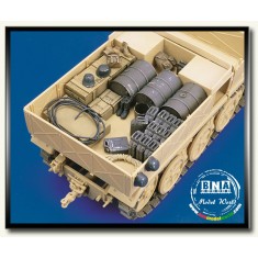 1/35 WWII German Heavy Half-track SdKfz.9 Famo Stowage Set