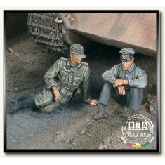 1/35 WWII German Tank Crew "A Moment of Rest" (2 Figures)