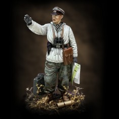 1/35 WWII German Tanker in Winter Dress