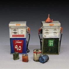 1/35 Modern Gas Pumps Mid Orient